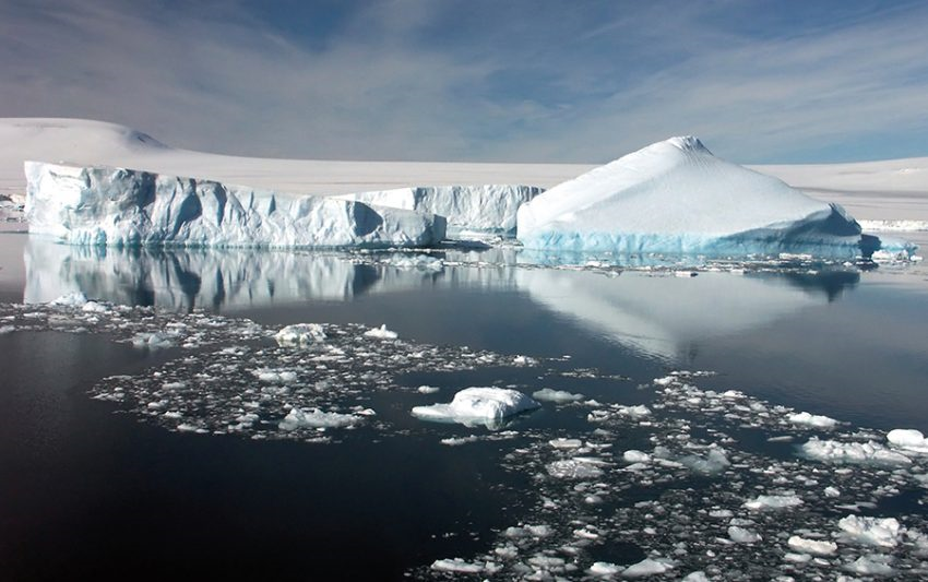 Antartica ice blocks