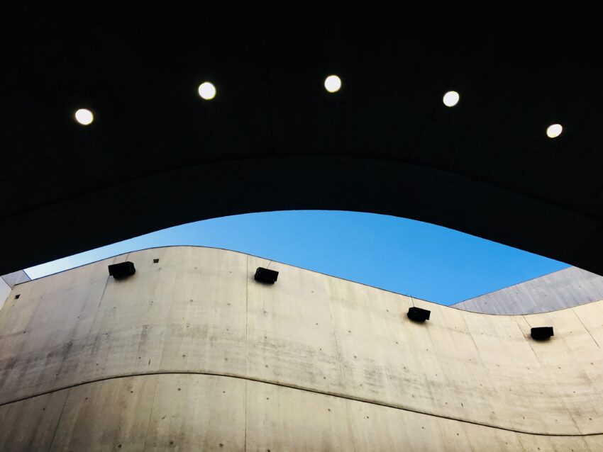 architectonische foto van muren